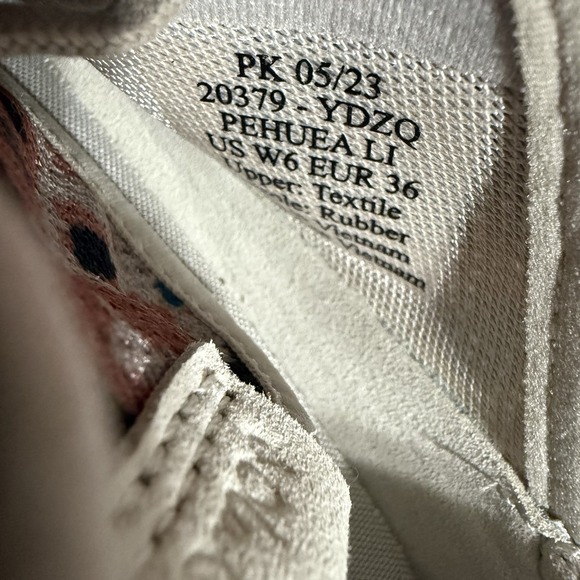 OluKai Shoes Women's 6 Multicolor Printed Pehuea Li Cloudy Pa'i Flat Sneakers 36 - Picture 10 of 10